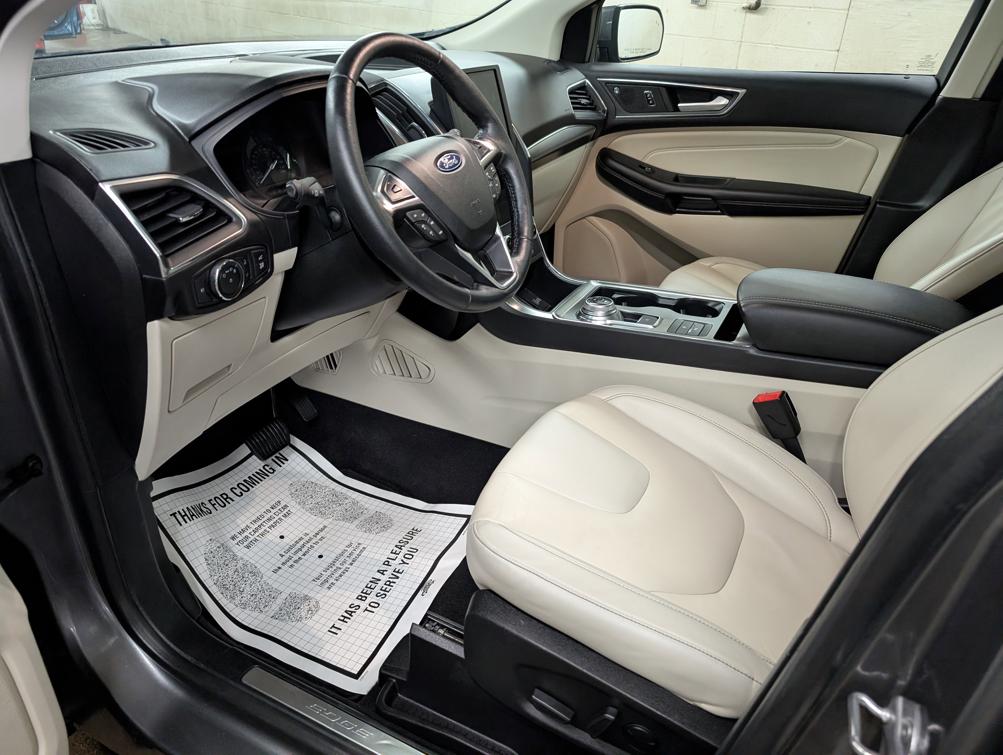 Used 2022 Ford Edge Titanium w/ Class II Trailer Tow Package image 11