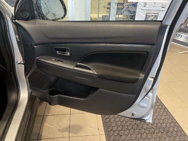 Used 2025 Mitsubishi Outlander Sport ES AWD/4WD image 38