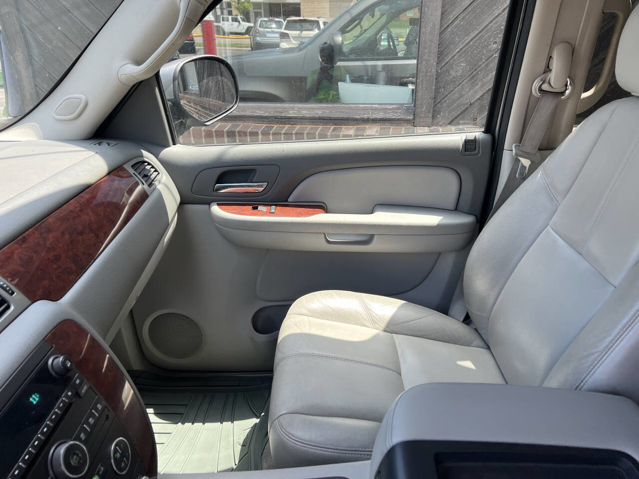 Used 2009 Chevrolet Suburban LT image 9