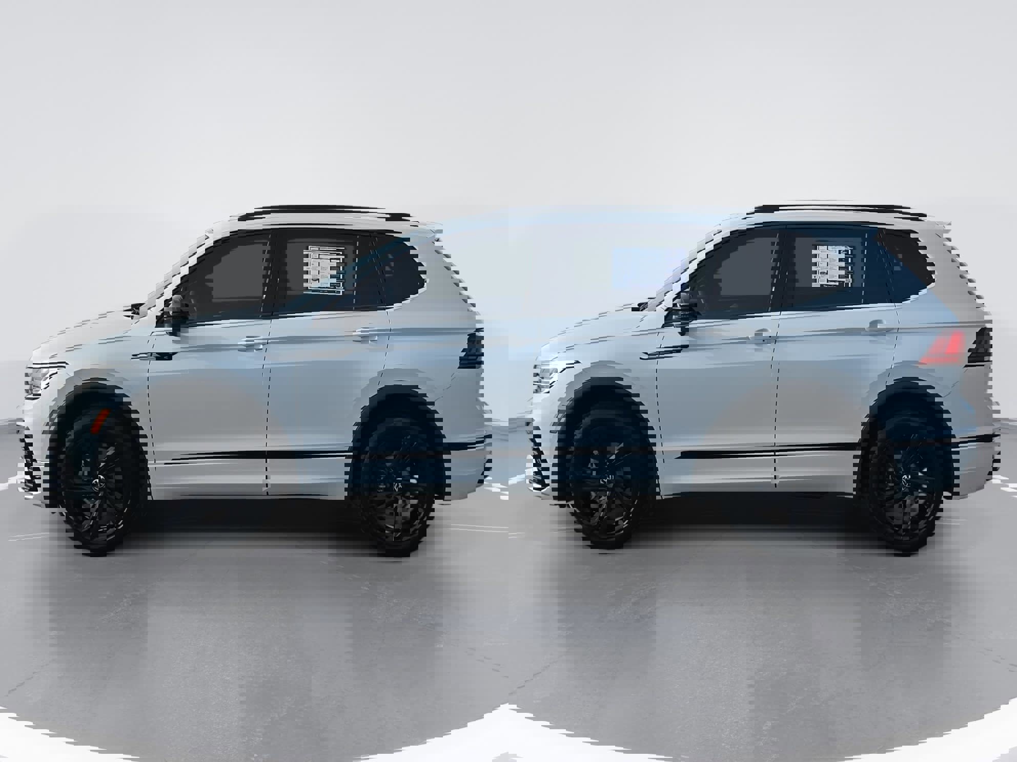 Used 2023 Volkswagen Tiguan SE R-Line image 6