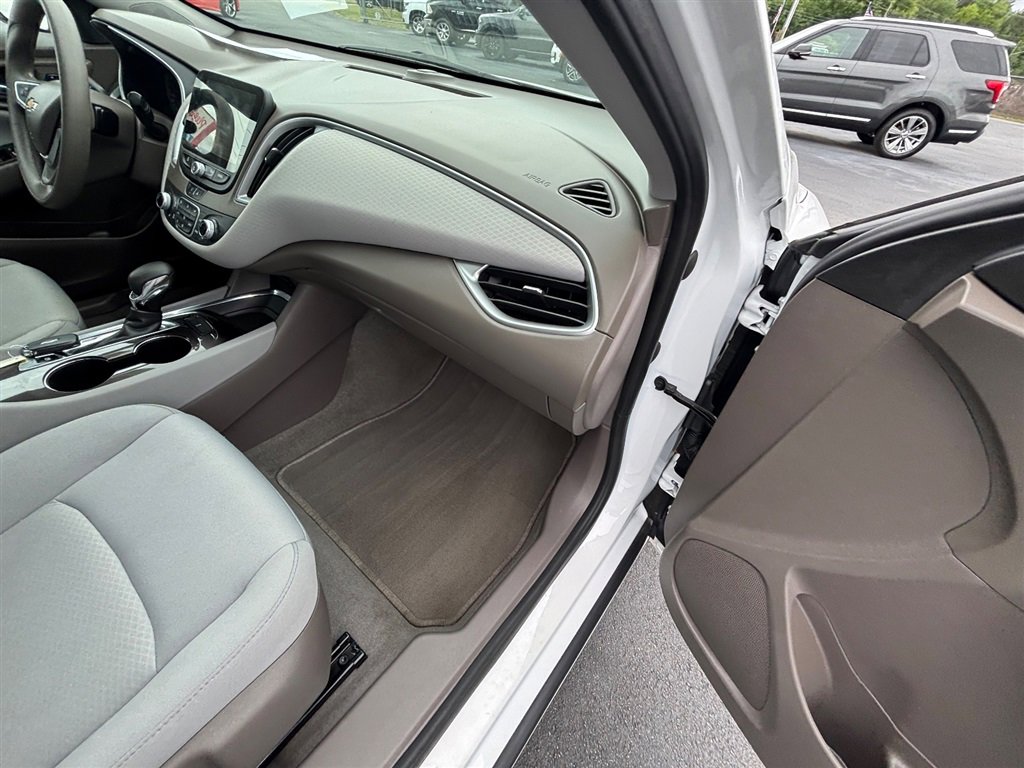 Used 2022 Chevrolet Malibu LT FWD image 24