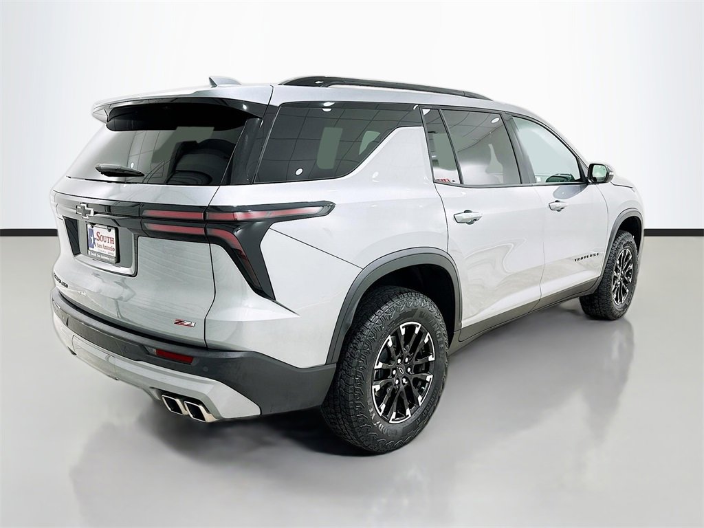 Used 2025 Chevrolet Traverse Z71 image 7