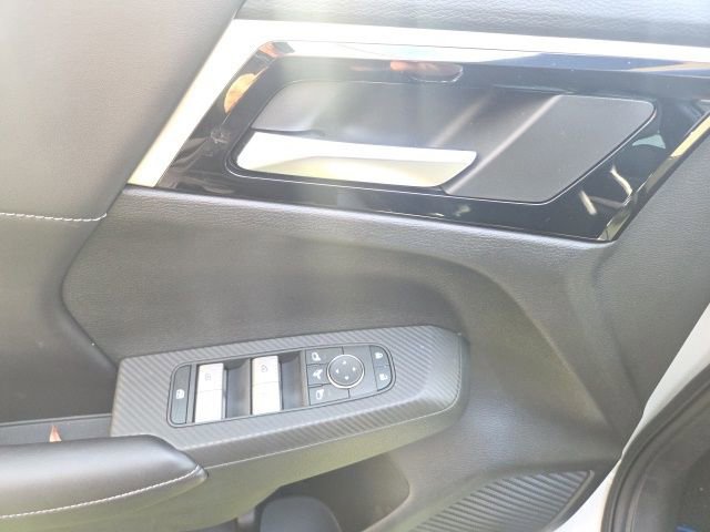 New 2025 Mitsubishi Outlander SE image 18