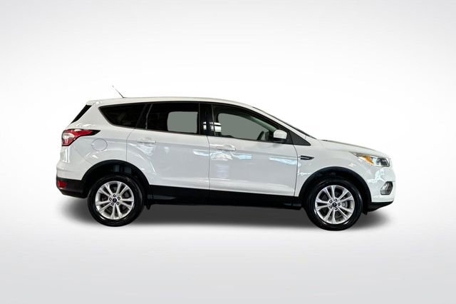 Used 2017 Ford Escape SE image 3