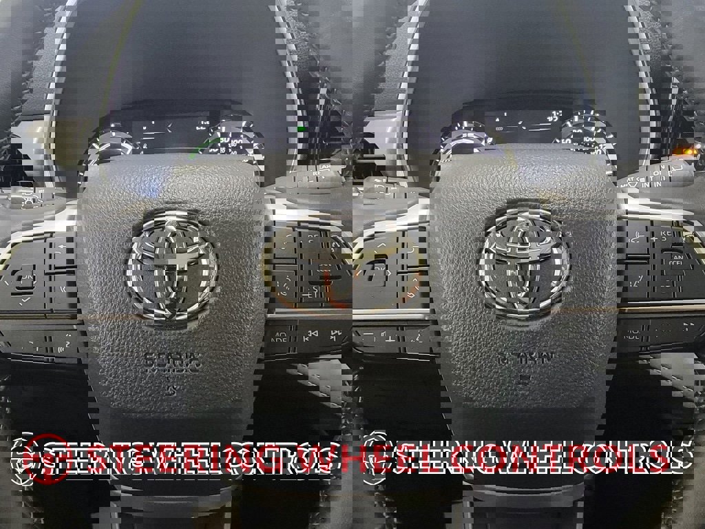 Certified 2025 Toyota Highlander XLE image 19