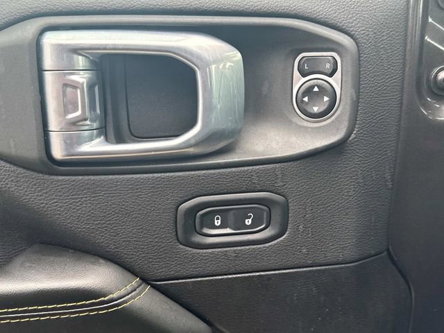 Used 2025 Jeep Wrangler Sahara image 24