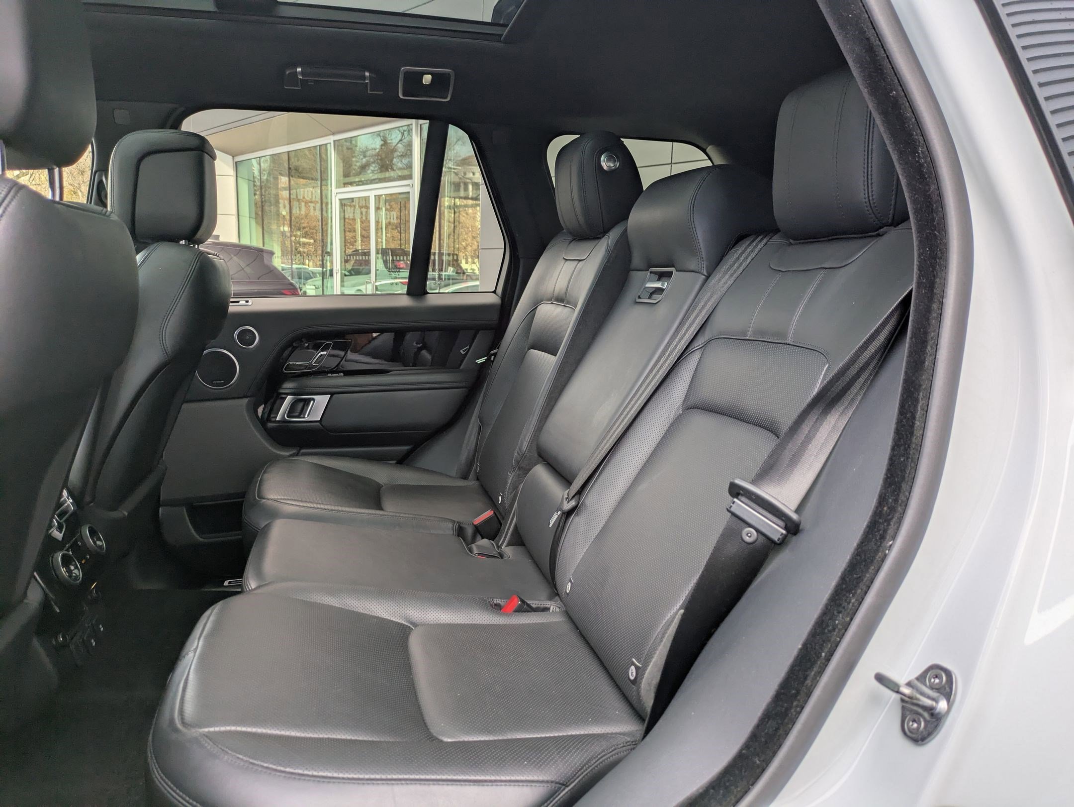 Used 2018 Land Rover Range Rover HSE image 28