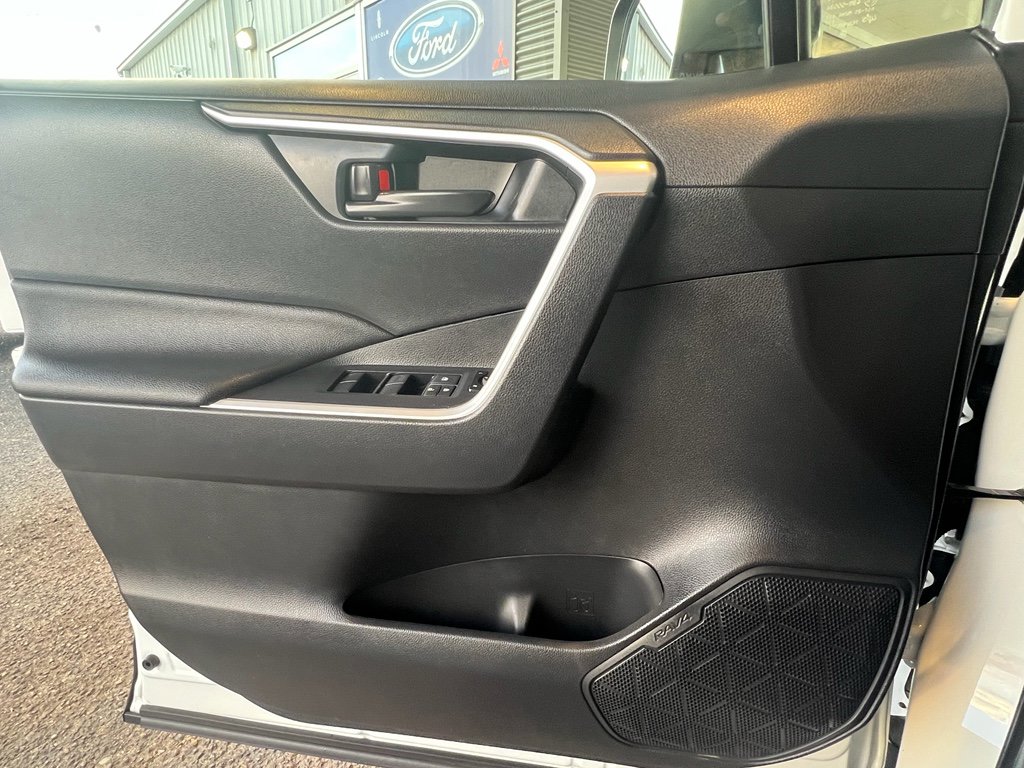 Used 2025 Toyota RAV4 LE image 18