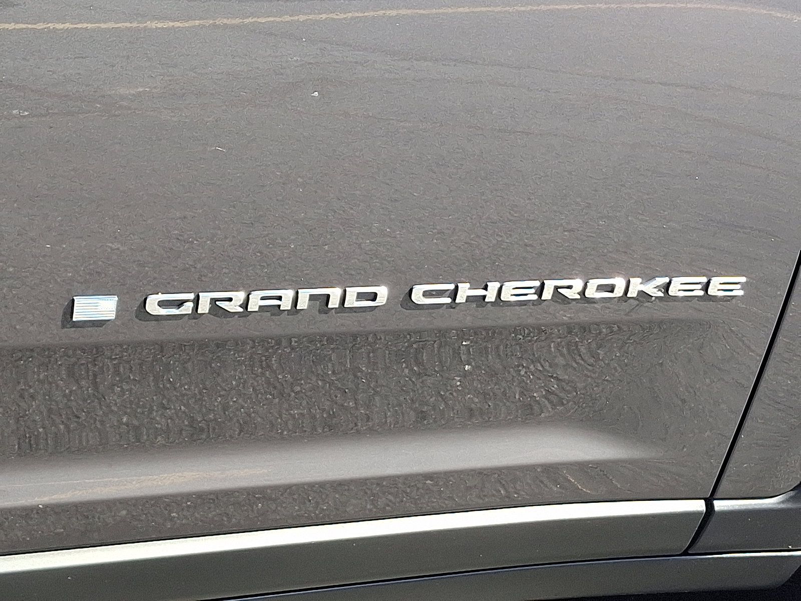 Certified 2022 Jeep Grand Cherokee Laredo w/ Luxury Tech Group I image 30