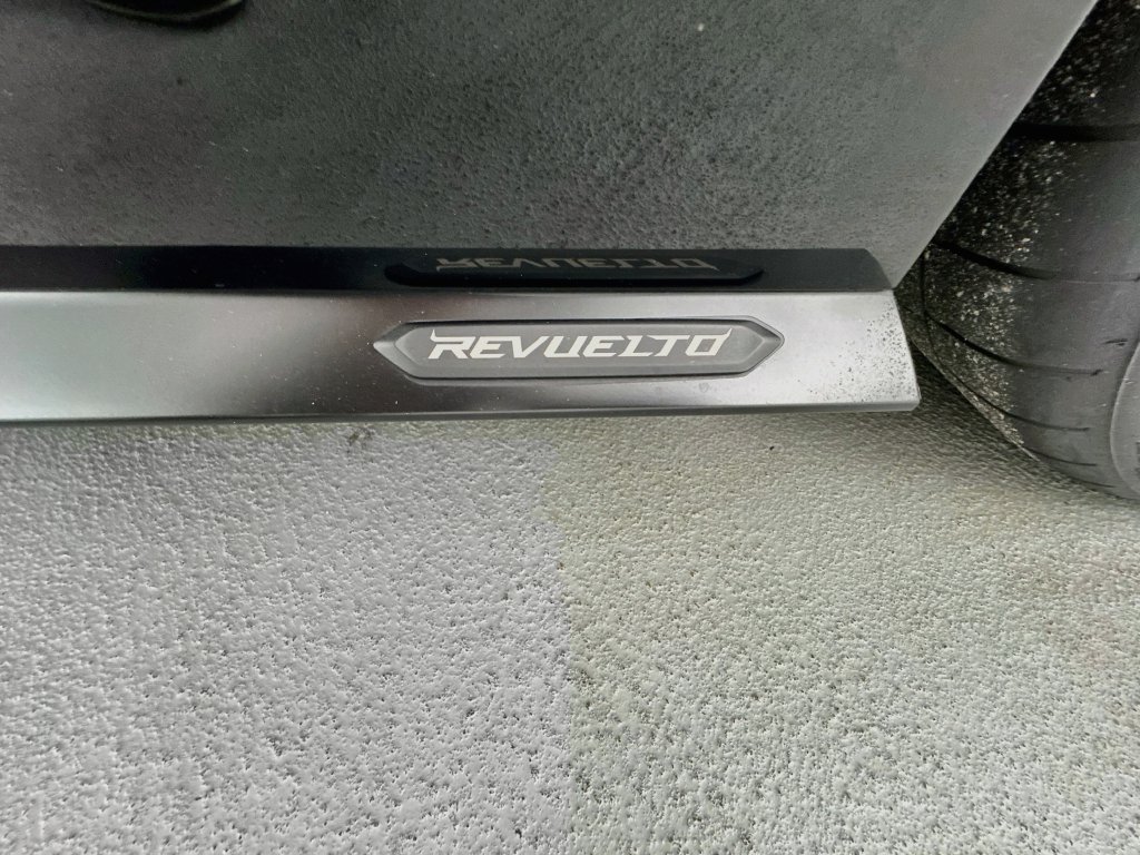 Used 2024 Lamborghini Revuelto AWD/4WD image 24