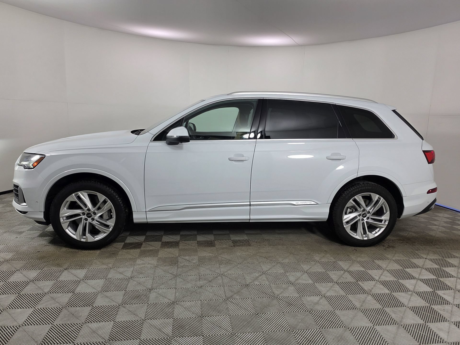 Certified 2024 Audi Q7 2.0T Premium Plus AWD/4WD image 4