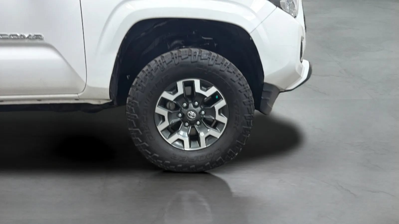 Used 2020 Toyota Tacoma SR5 RWD image 23