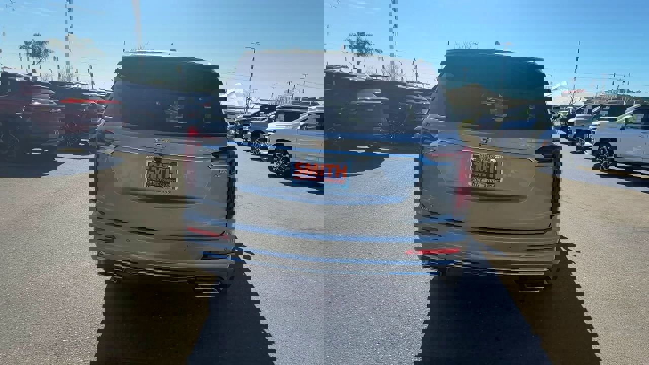 Used 2025 Cadillac XT6 Premium Luxury image 6