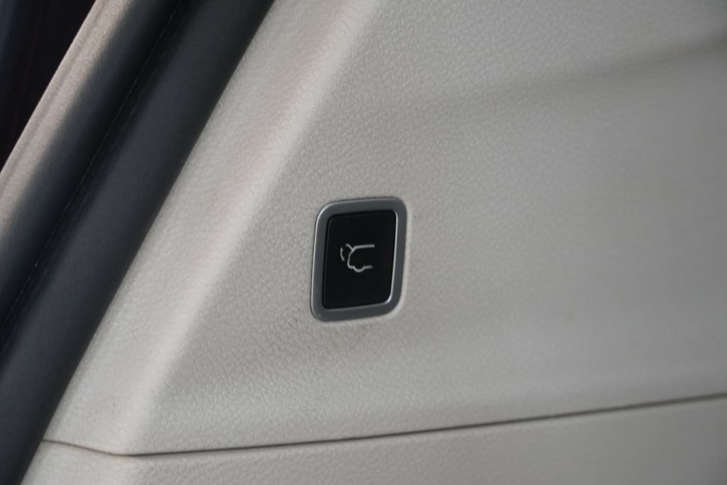 Used 2017 Chrysler Pacifica Touring-L FWD image 10