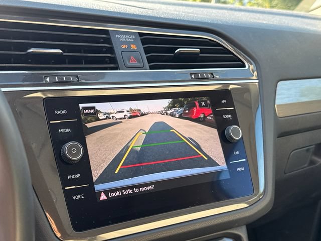 Used 2020 Volkswagen Tiguan SE w/ Panoramic Sunroof Package AWD/4WD image 21