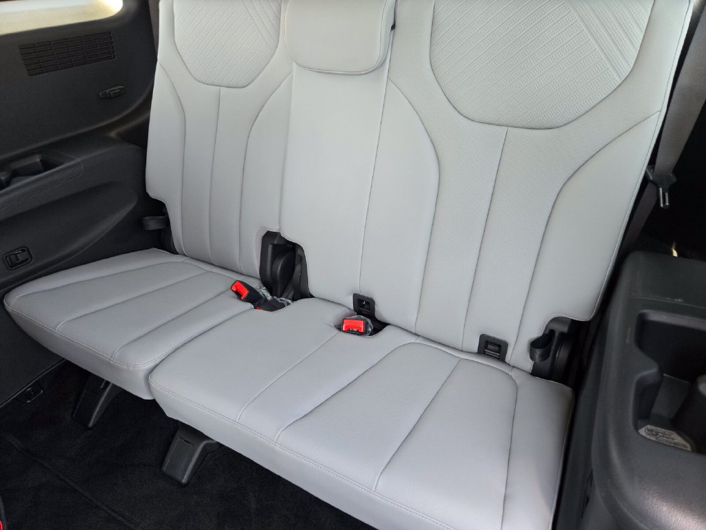 Used 2025 Hyundai Palisade SEL FWD image 12