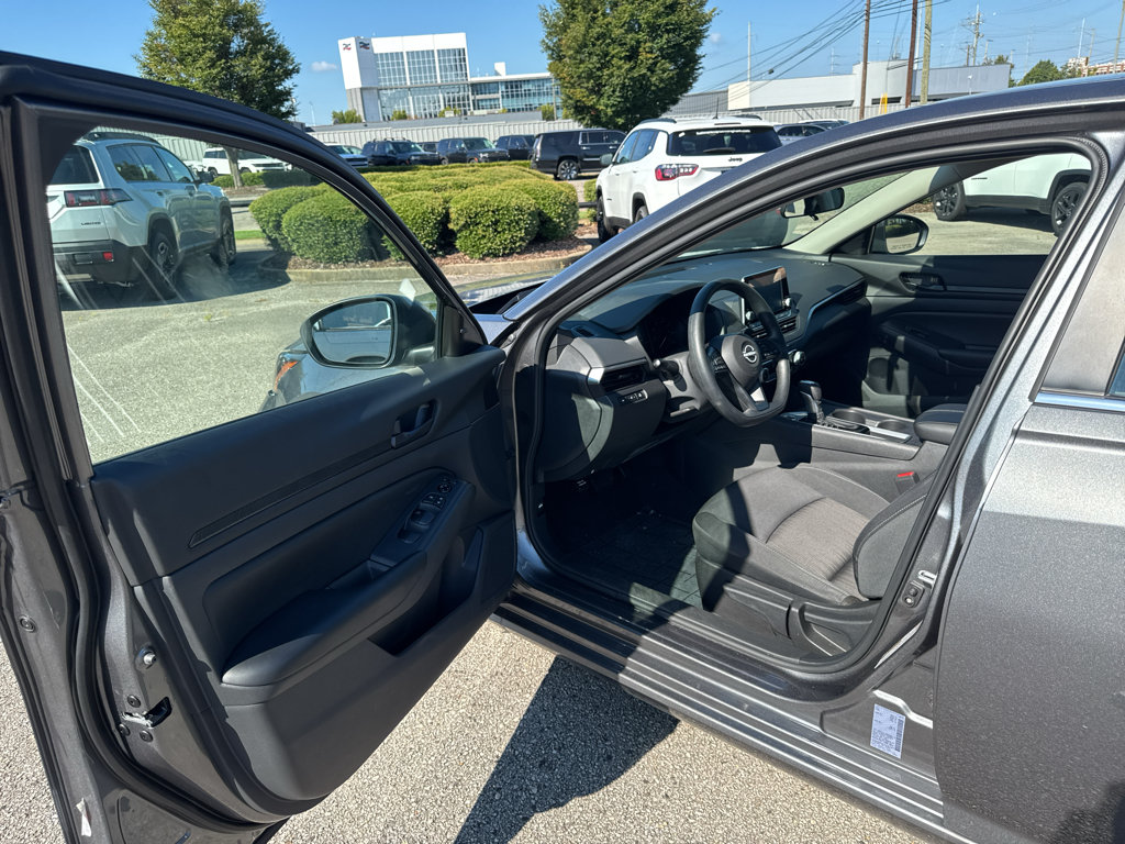 Used 2025 Nissan Altima 2.5 S FWD image 27