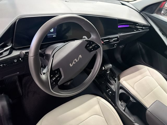Used 2025 Kia Niro EX FWD image 9