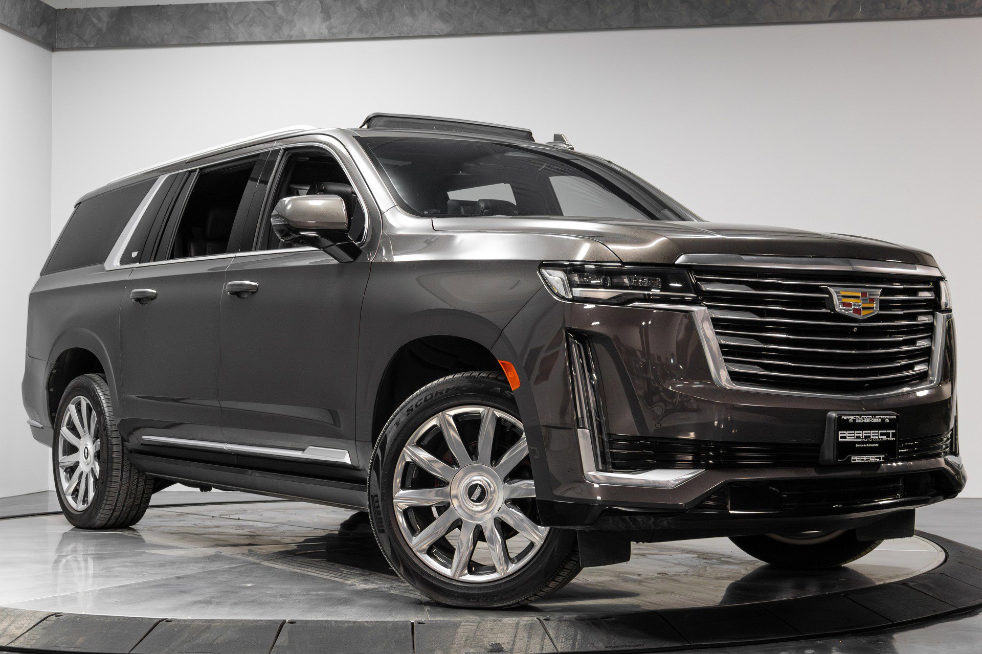 Used 2021 Cadillac Escalade ESV Premium Luxury Platinum w/ Heavy-Duty Trailer Package image 46