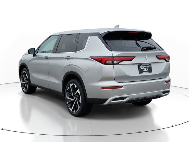 Used 2024 Mitsubishi Outlander SE image 4