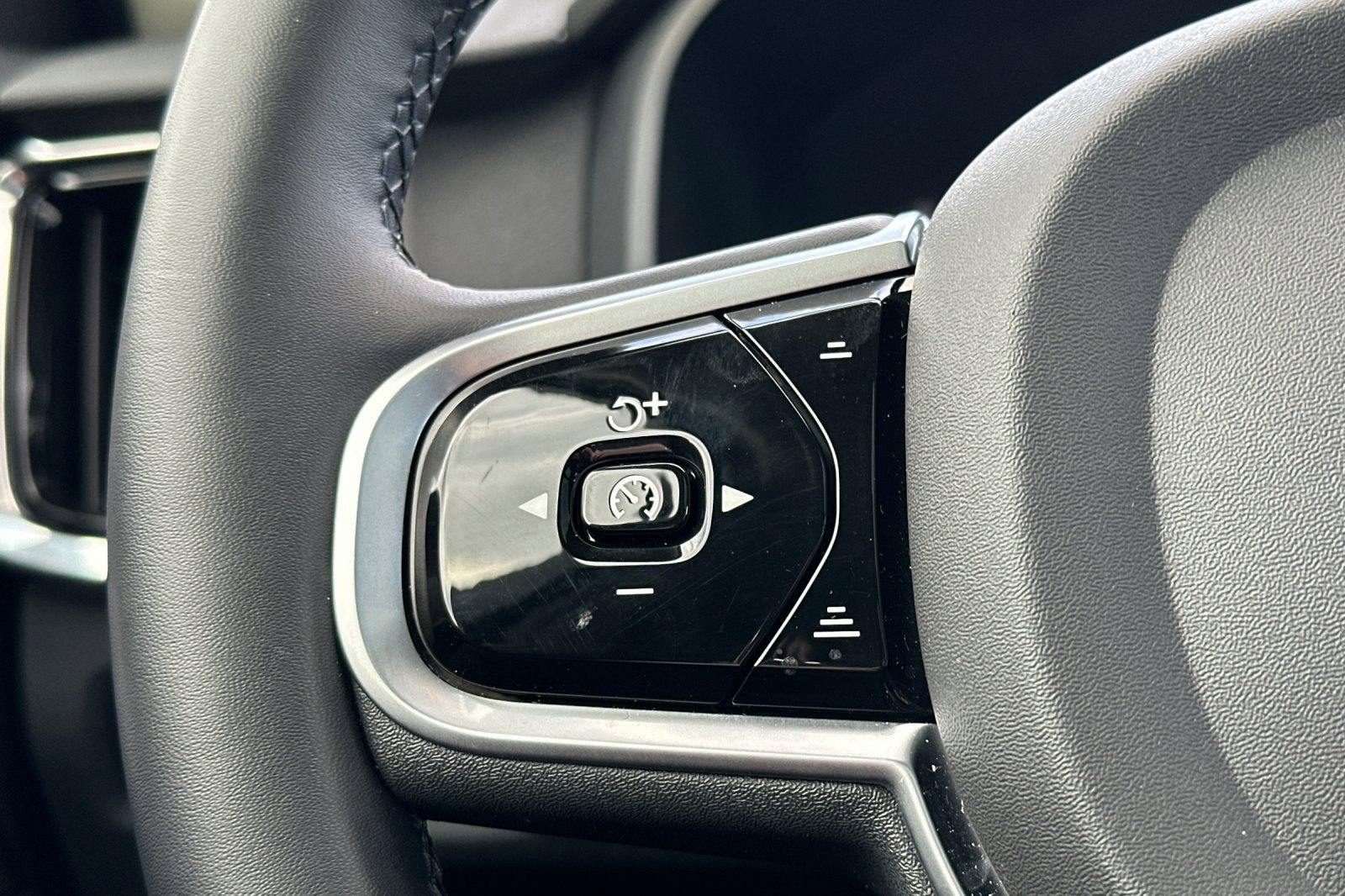 Used 2025 Volvo S90 B6 Plus w/ Protection Package Premier image 27