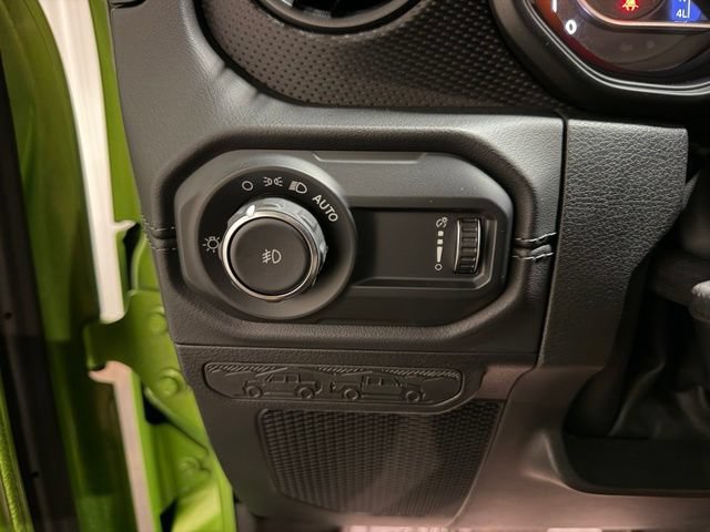 Used 2025 Jeep Wrangler Unlimited Rubicon w/ Convenience Group AWD/4WD image 35