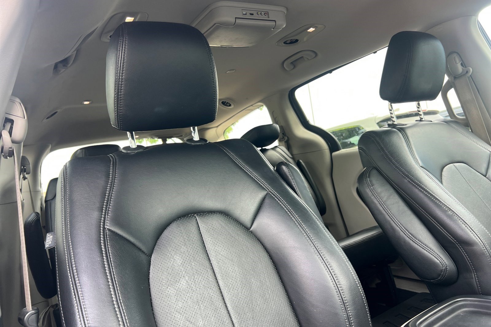 Used 2018 Chrysler Pacifica Touring Plus image 32