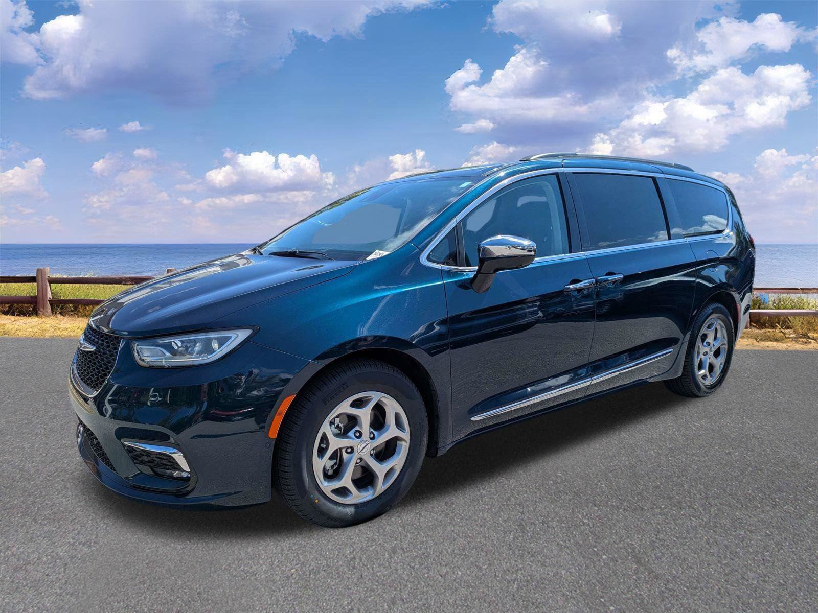 Certified 2023 Chrysler Pacifica Limited FWD image 4