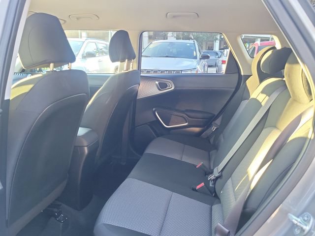 Used 2023 Kia Soul LX w/ LX Technology Package FWD image 8