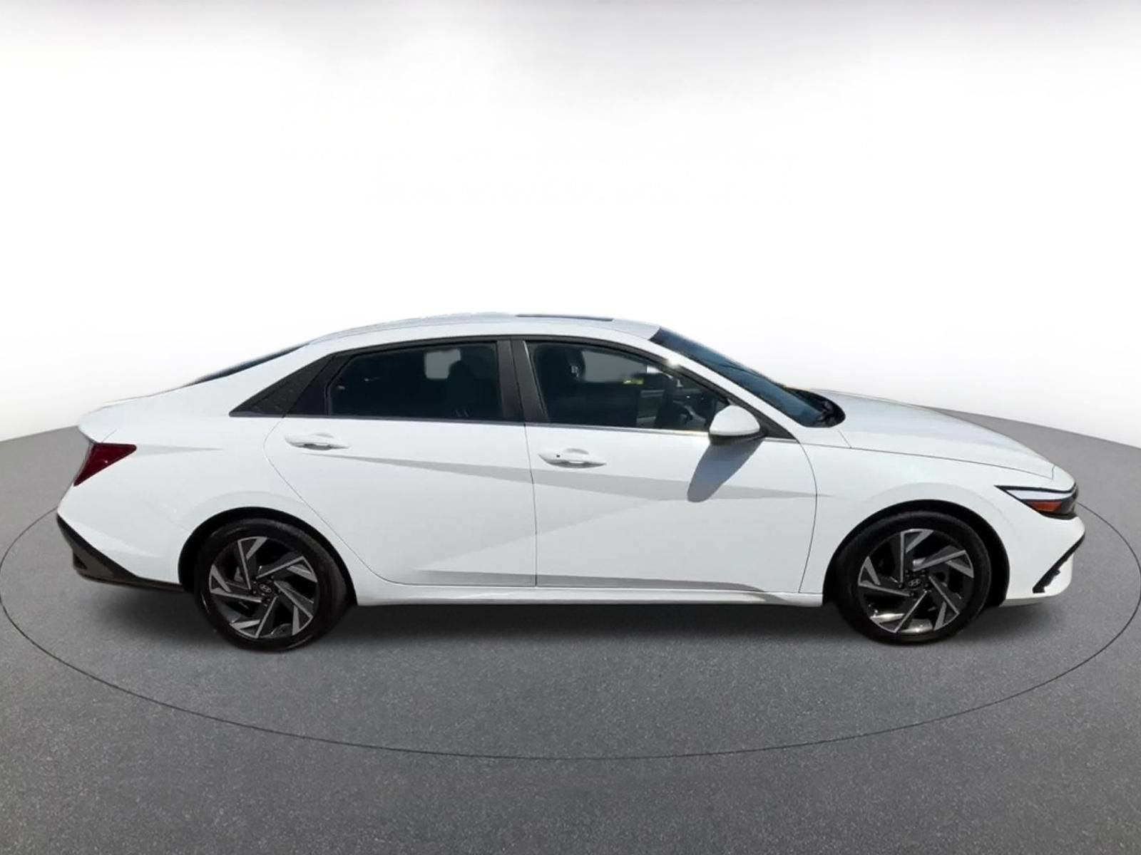 Used 2025 Hyundai Elantra SEL FWD image 15