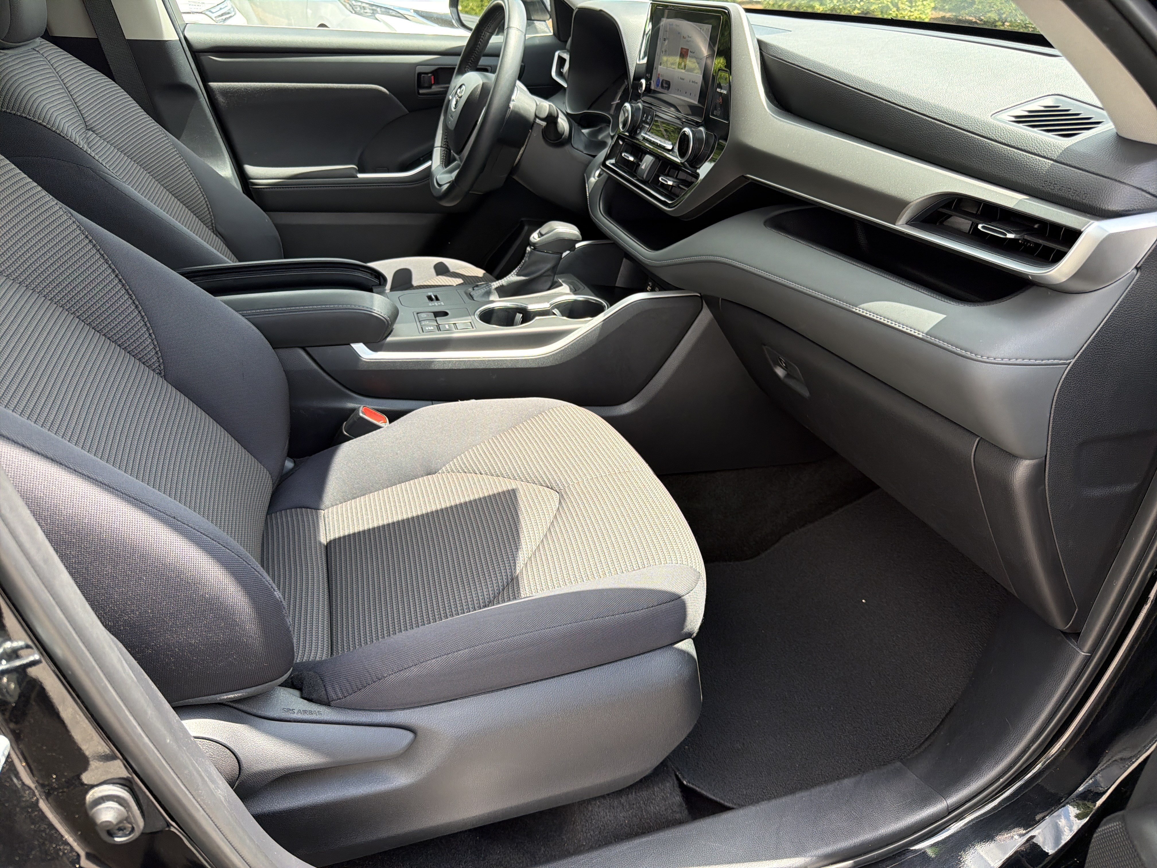 Certified 2025 Toyota Highlander LE FWD image 23