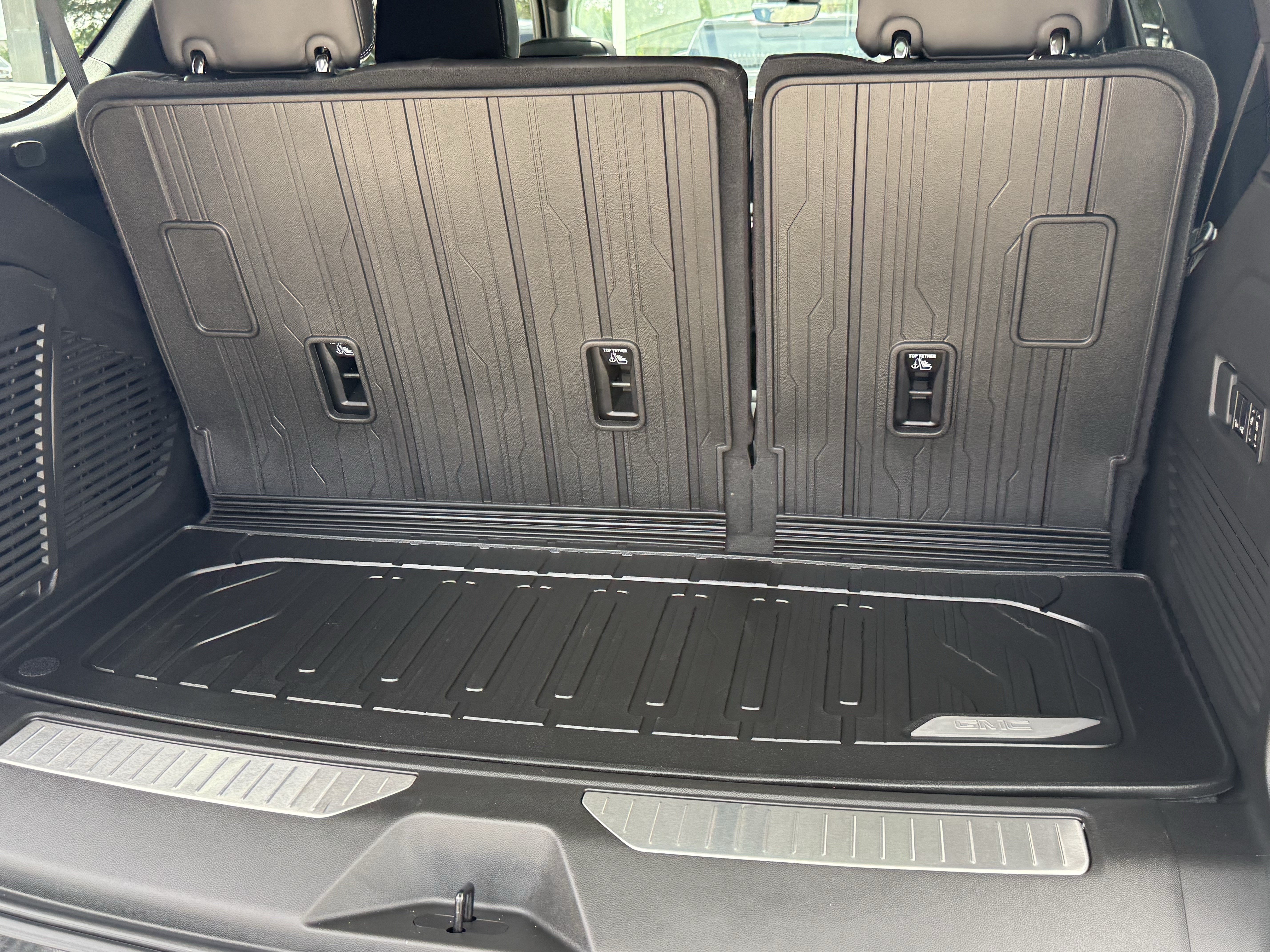 Used 2026 GMC Yukon AT4 Ultimate w/ LPO, Floor Liner Package AWD/4WD image 31