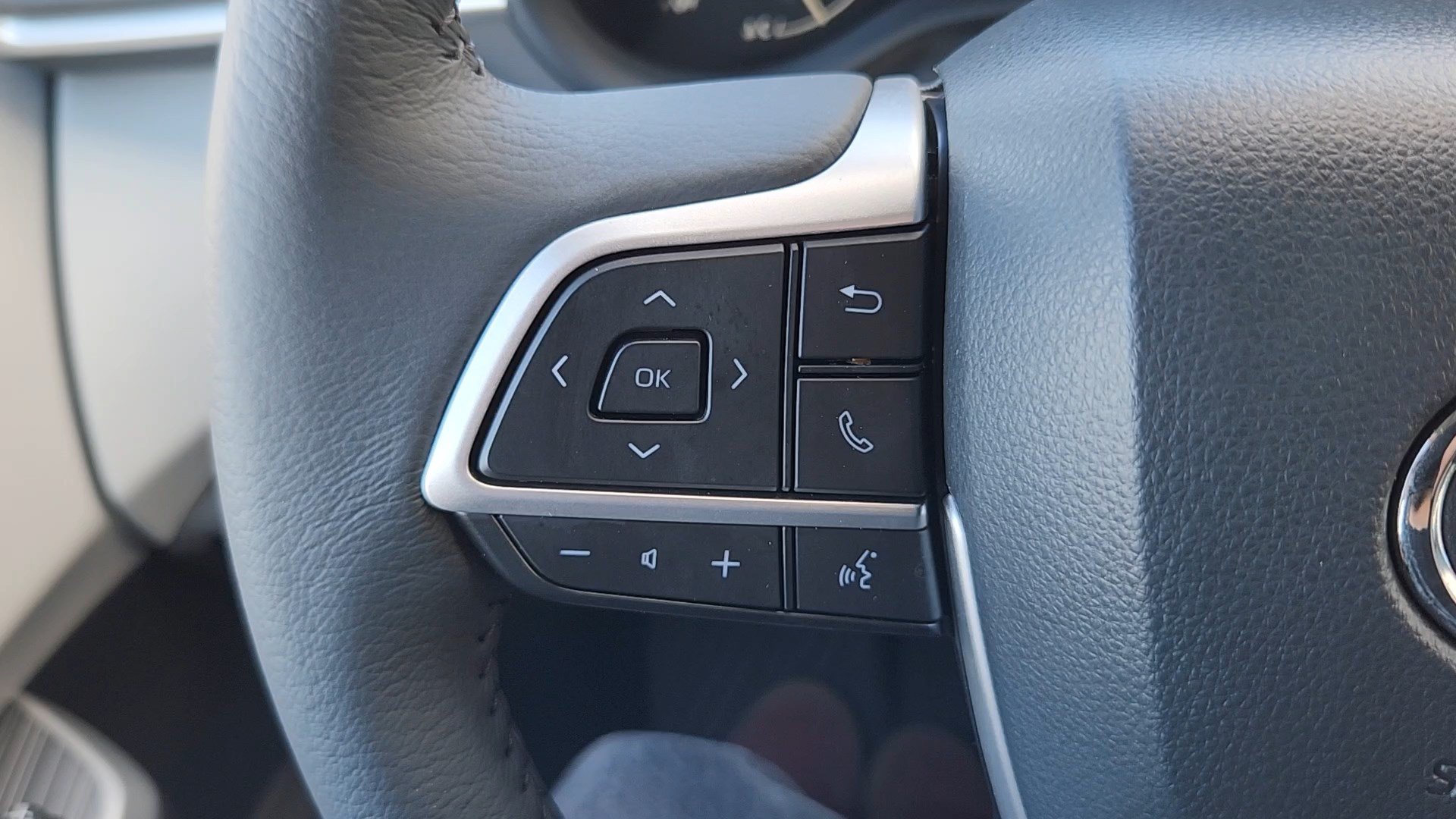 Certified 2026 Toyota Sienna XLE AWD/4WD image 12