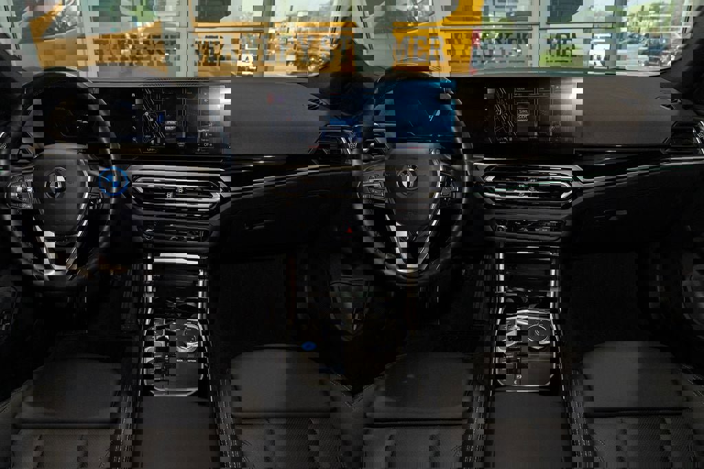 Used 2023 BMW i4 eDrive40 w/ Premium Package RWD image 2