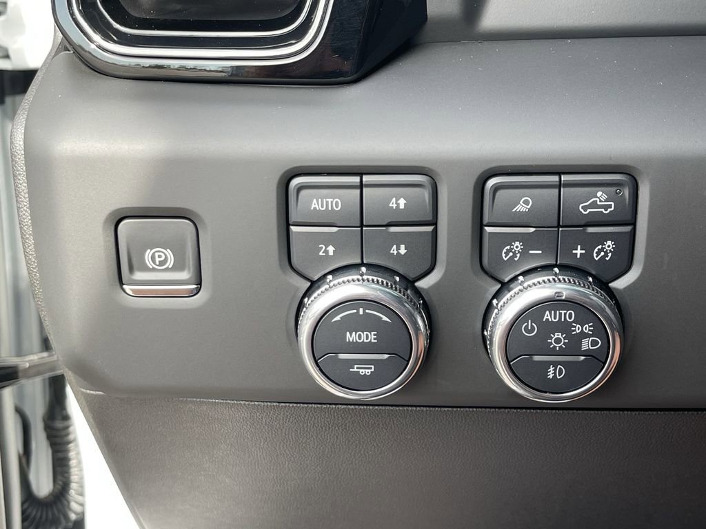 Used 2025 GMC Sierra 1500 AT4 image 18