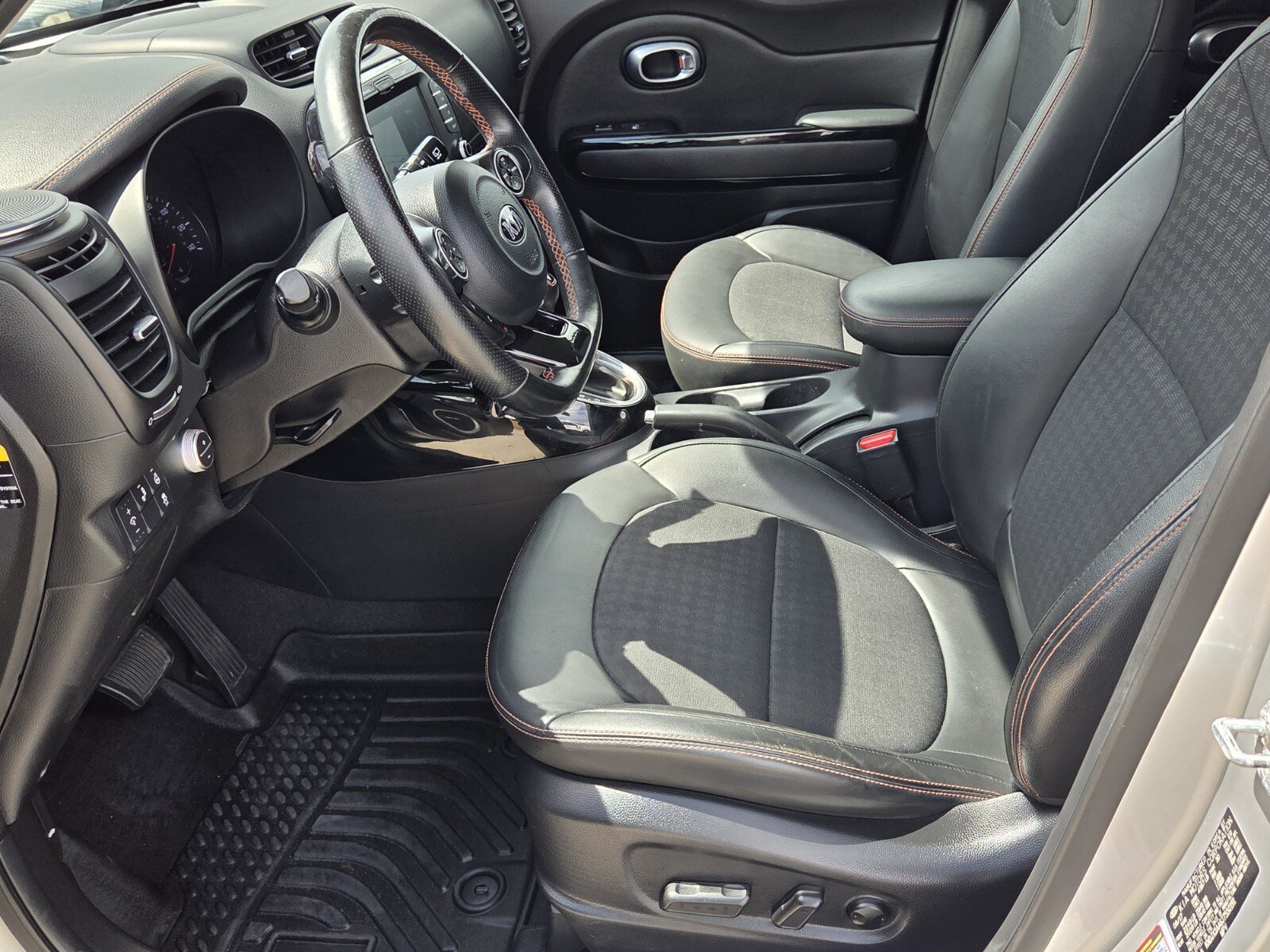Used 2018 Kia Soul ! w/ Tech Package FWD image 4