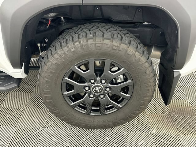 Used 2025 Toyota 4Runner SR5 AWD/4WD image 21