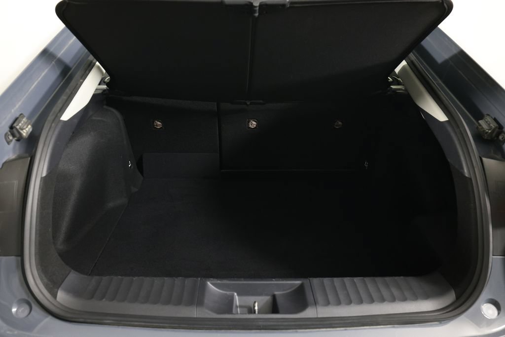 Used 2025 Toyota Prius LE FWD image 12