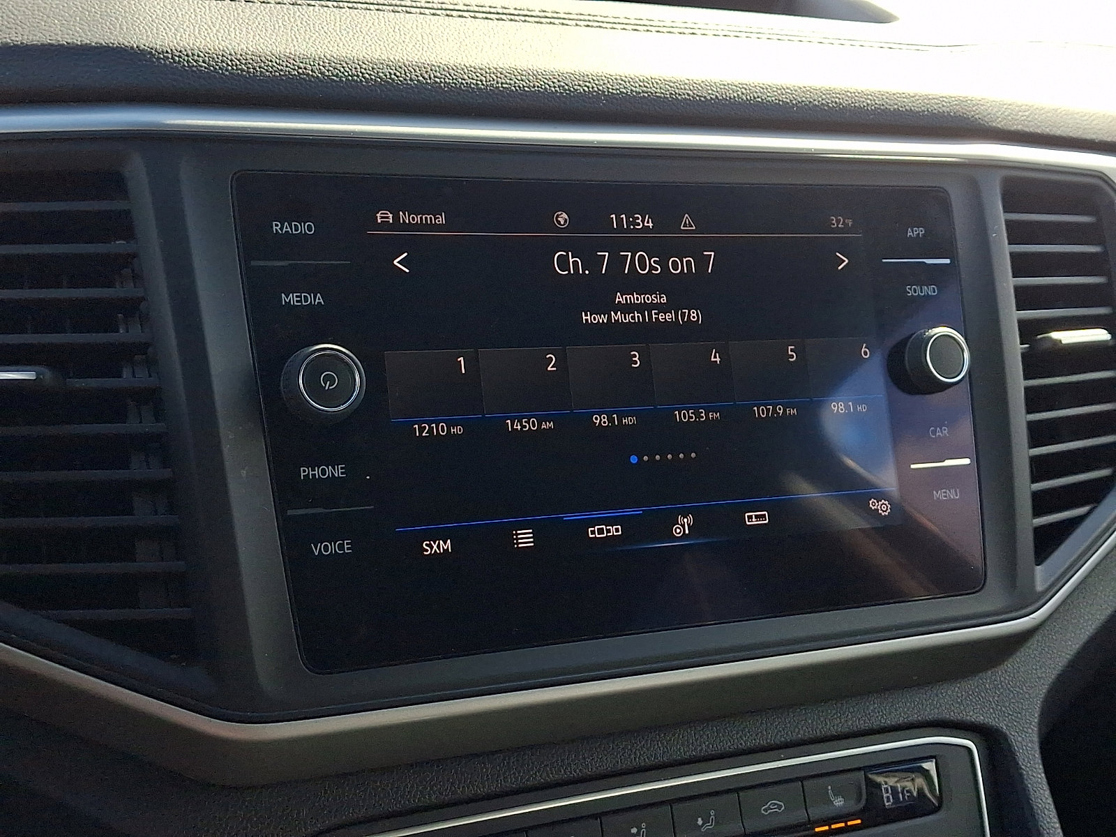 Used 2021 Volkswagen Atlas Cross Sport SE image 16