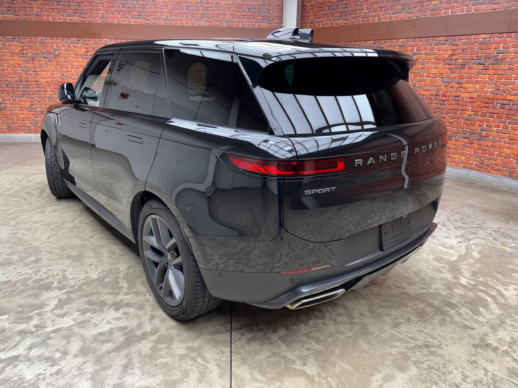 Used 2024 Land Rover Range Rover Sport SE AWD/4WD image 3
