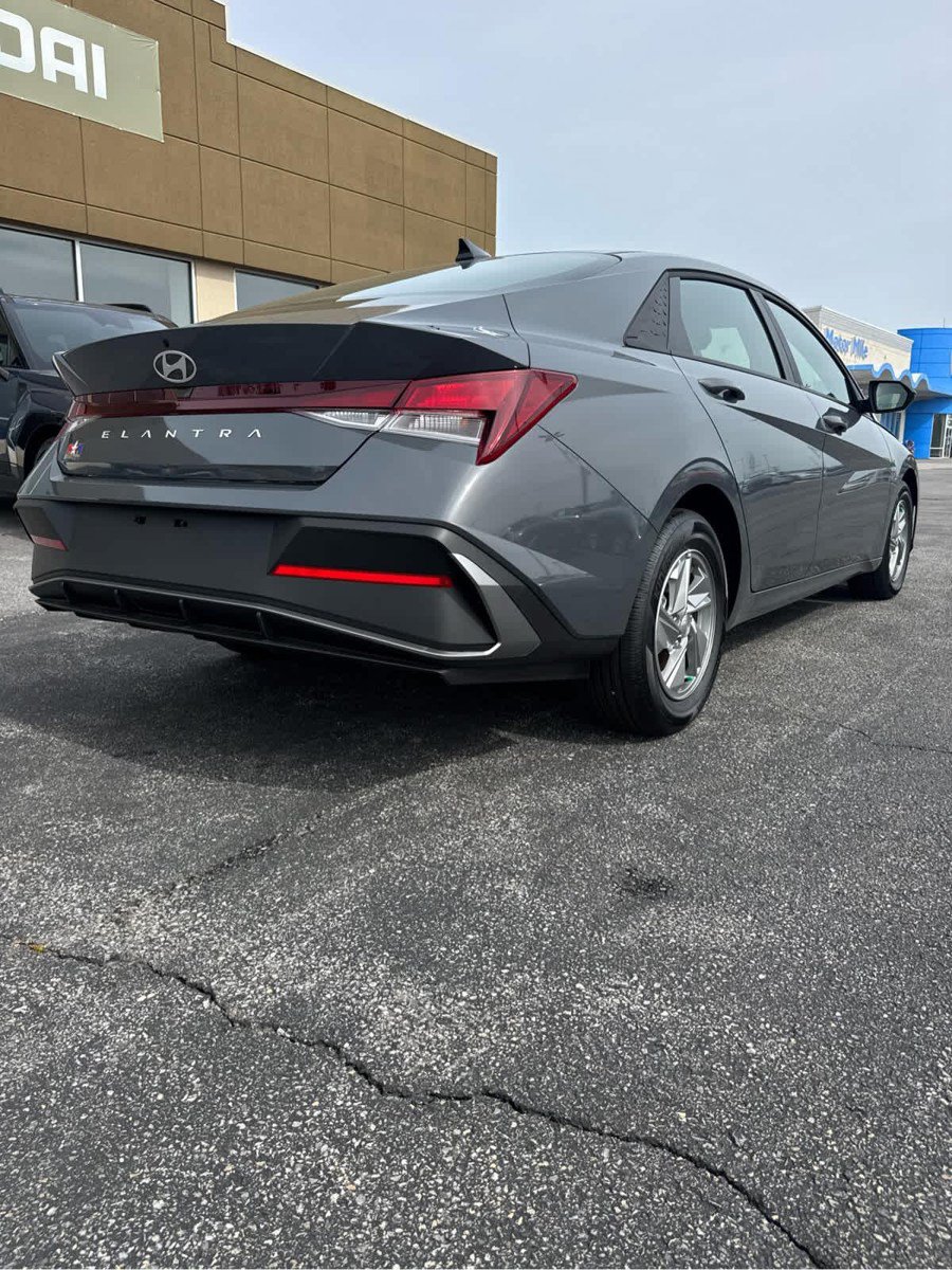 New 2026 Hyundai Elantra SE FWD image 13