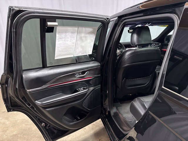 Used 2023 Jeep Grand Cherokee Overland AWD/4WD image 28
