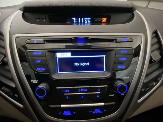 Used 2015 Hyundai Elantra SE image 16