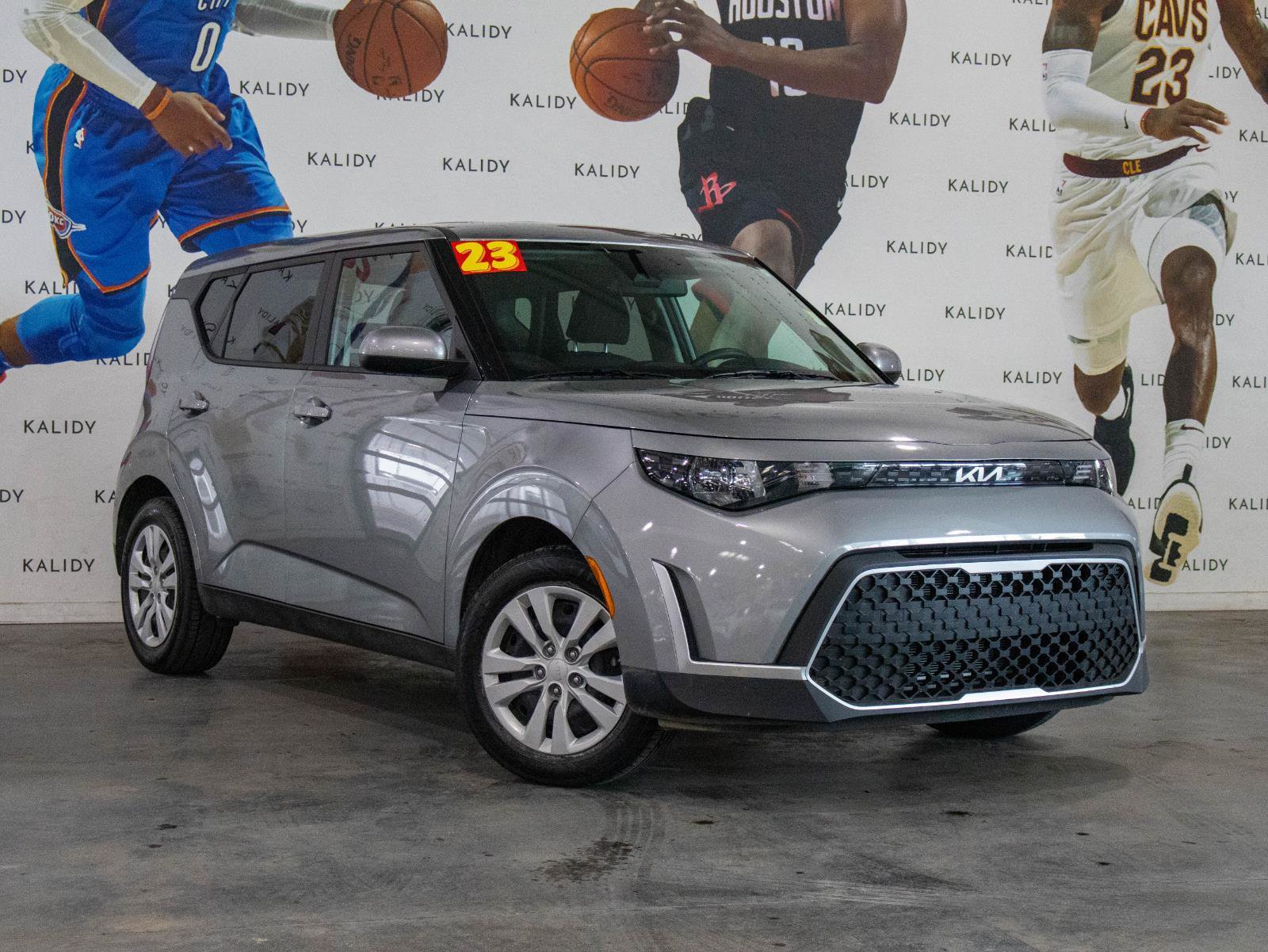 Used 2024 Kia Soul LX FWD image 2