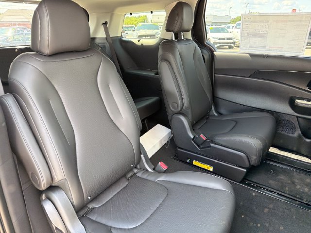 New 2027 Kia Carnival SX w/ Dark Edition Package FWD image 23