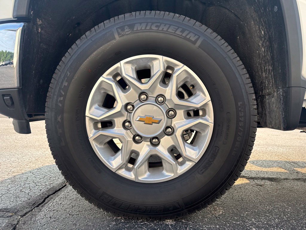 Used 2025 Chevrolet Silverado 2500 LT AWD/4WD image 12