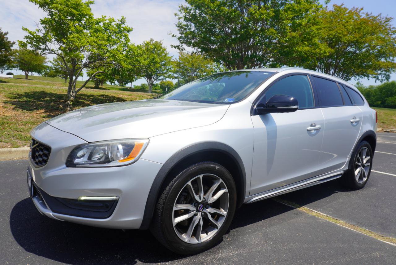Used 2018 Volvo V60 T5 Cross Country w/ Convenience Package AWD/4WD image 4