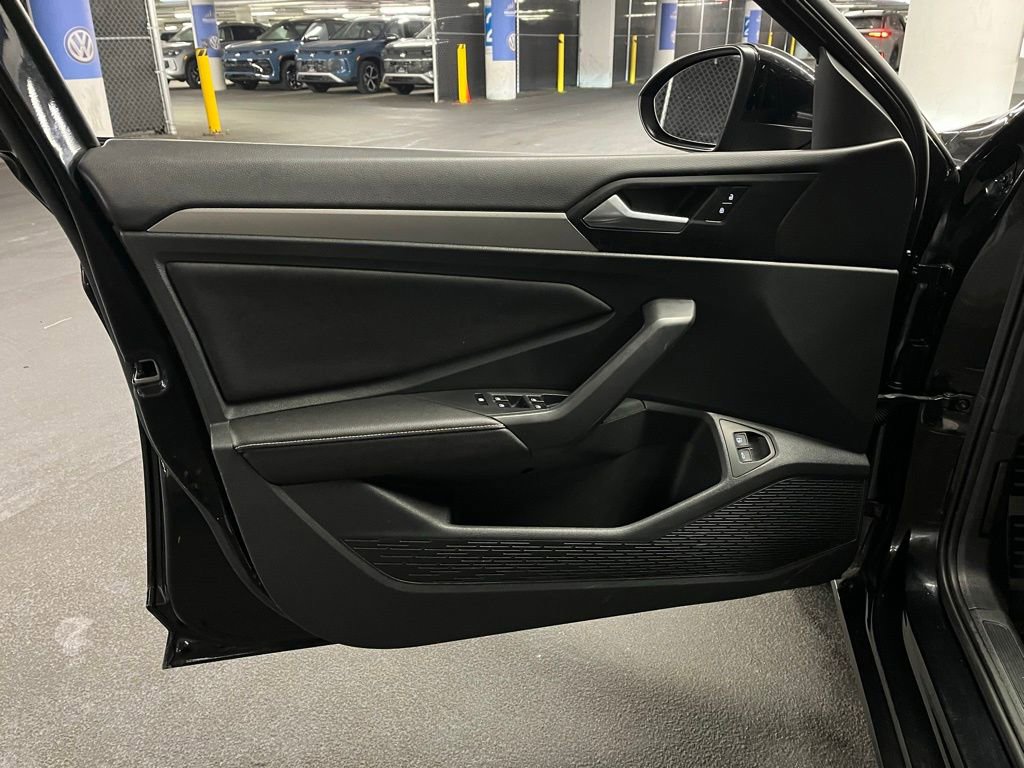Used 2023 Volkswagen Jetta Sport image 16