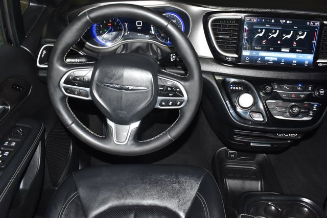 Certified 2025 Chrysler Pacifica Select image 14