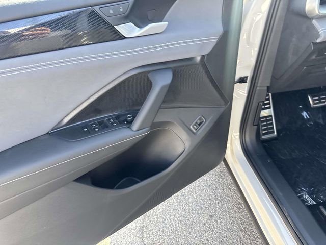 New 2026 Volkswagen Tiguan SE R-Line FWD image 10